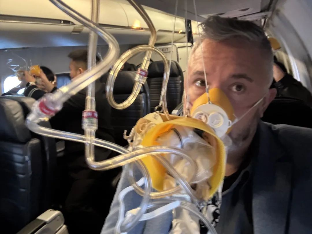 突发客舱失压 氧气面罩掉落!航班紧急备降!