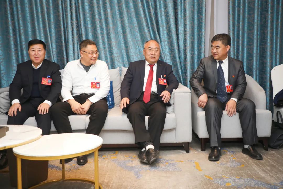 参加政协南皮县第十届委员会第五次会议的委员继续分组