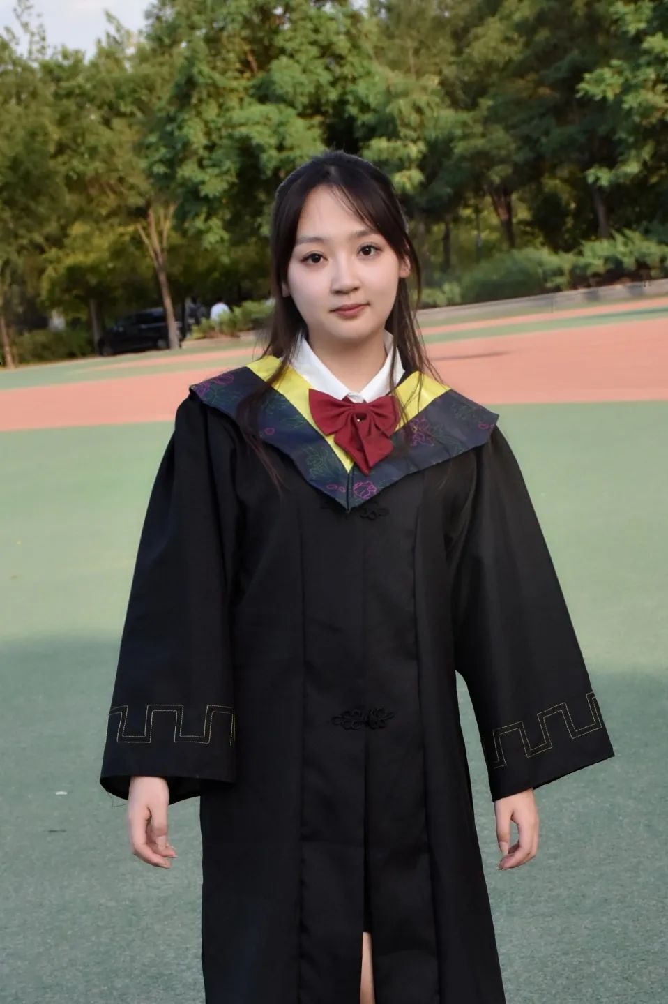 从学士服到工作服 这些小OB电竞注册姐姐组团“出道”(图3)