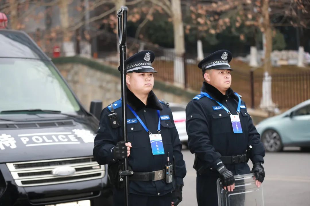 观山湖公安:辅警新装展新貌