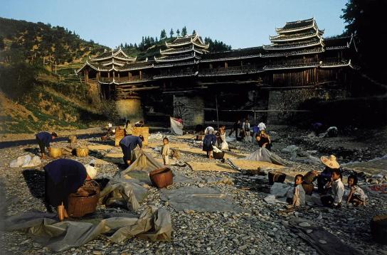 阎雷镜头下30年的侗族故事