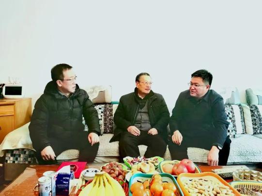 新春佳节送温暖！会宁县法院慰问退休老干部，情暖岁寒