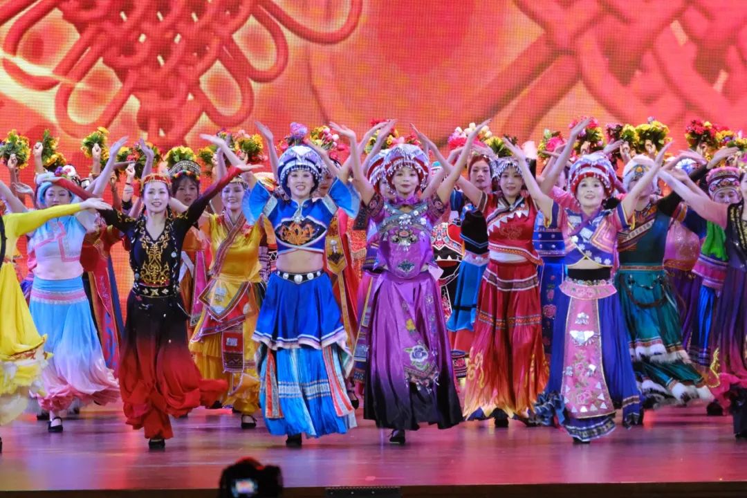 民族一家亲"迎新春文艺晚会精彩呈现