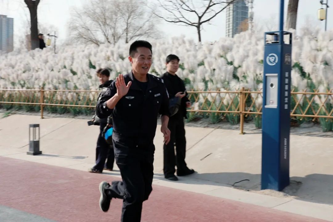 奔跑向前!咸阳公安2025年度"春季越野跑"开跑