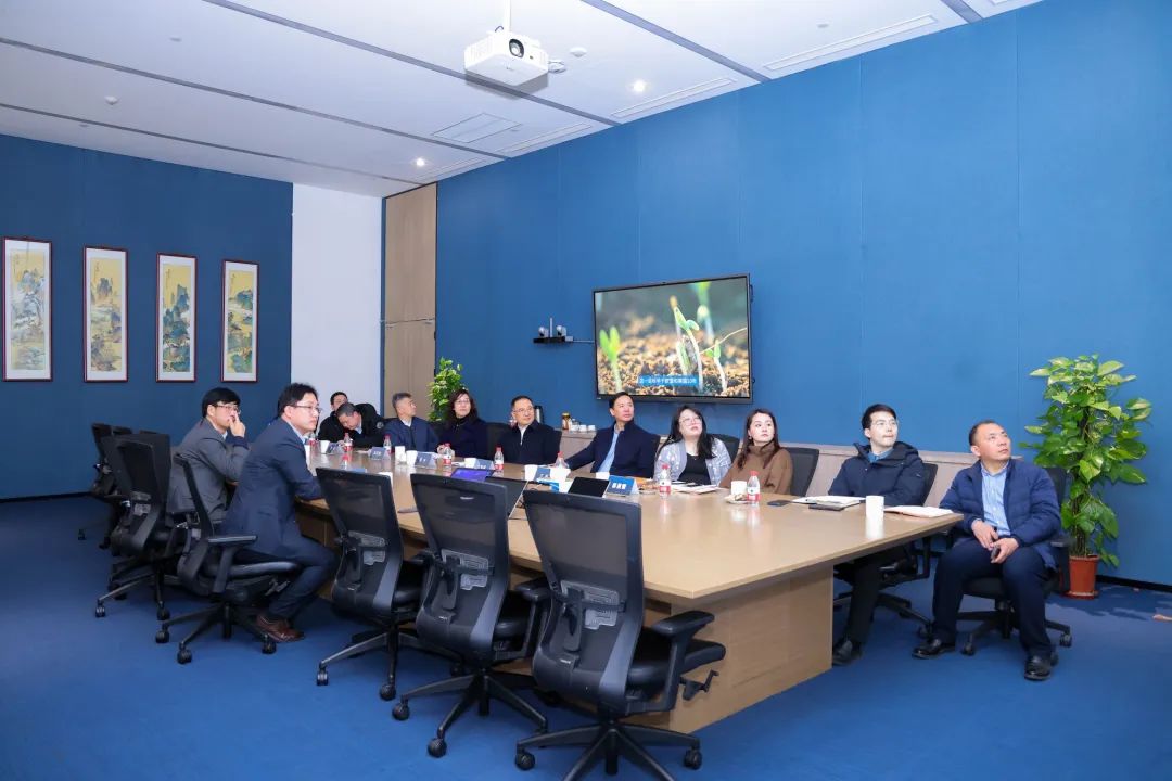 黄冲走访调研区内重点企业