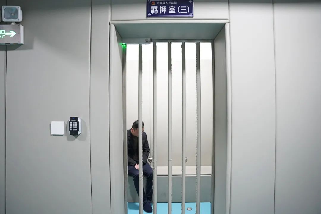 法院党组书记,院长刘燕和宣城中院执行局局长满先进坐镇执行指挥中心