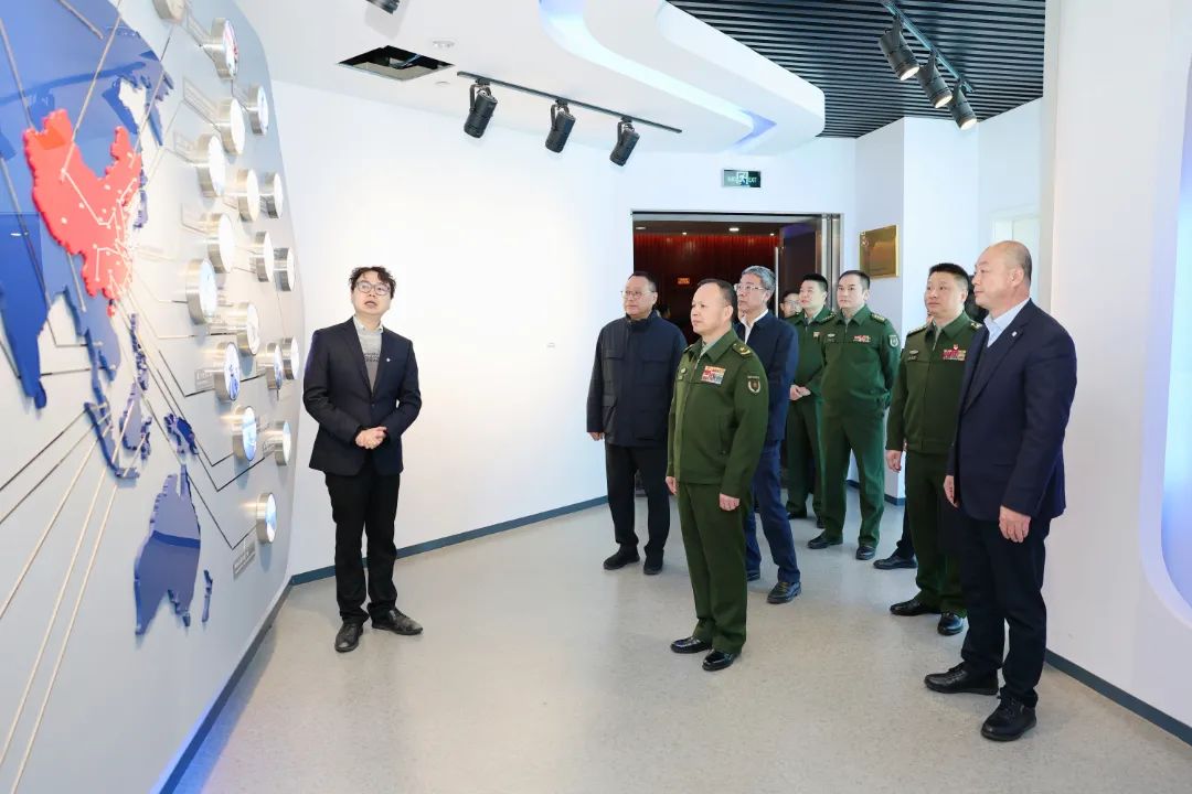 上海市委常委、上海警备区少将司令员陈连兵来徐汇区走访调研_澎湃号·政务_澎湃新闻-The Paper