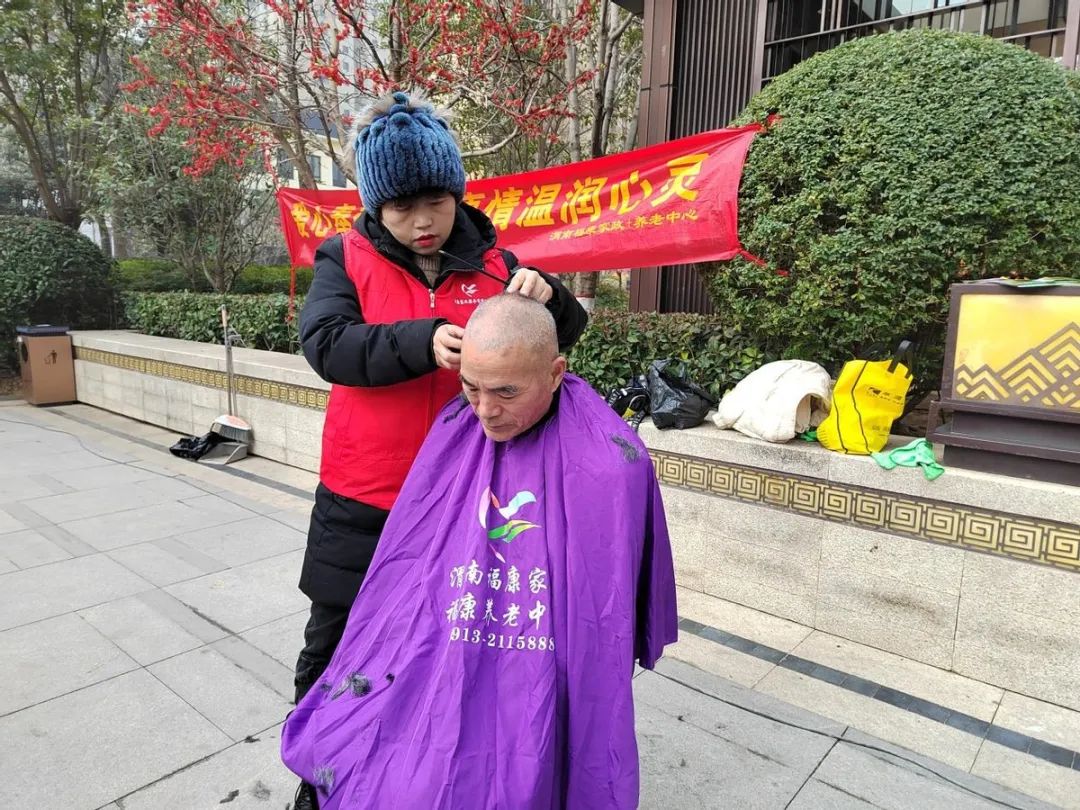 福康家政社区服务_二月二爱心义剪活动_二月二龙抬头！cba球员组团理发