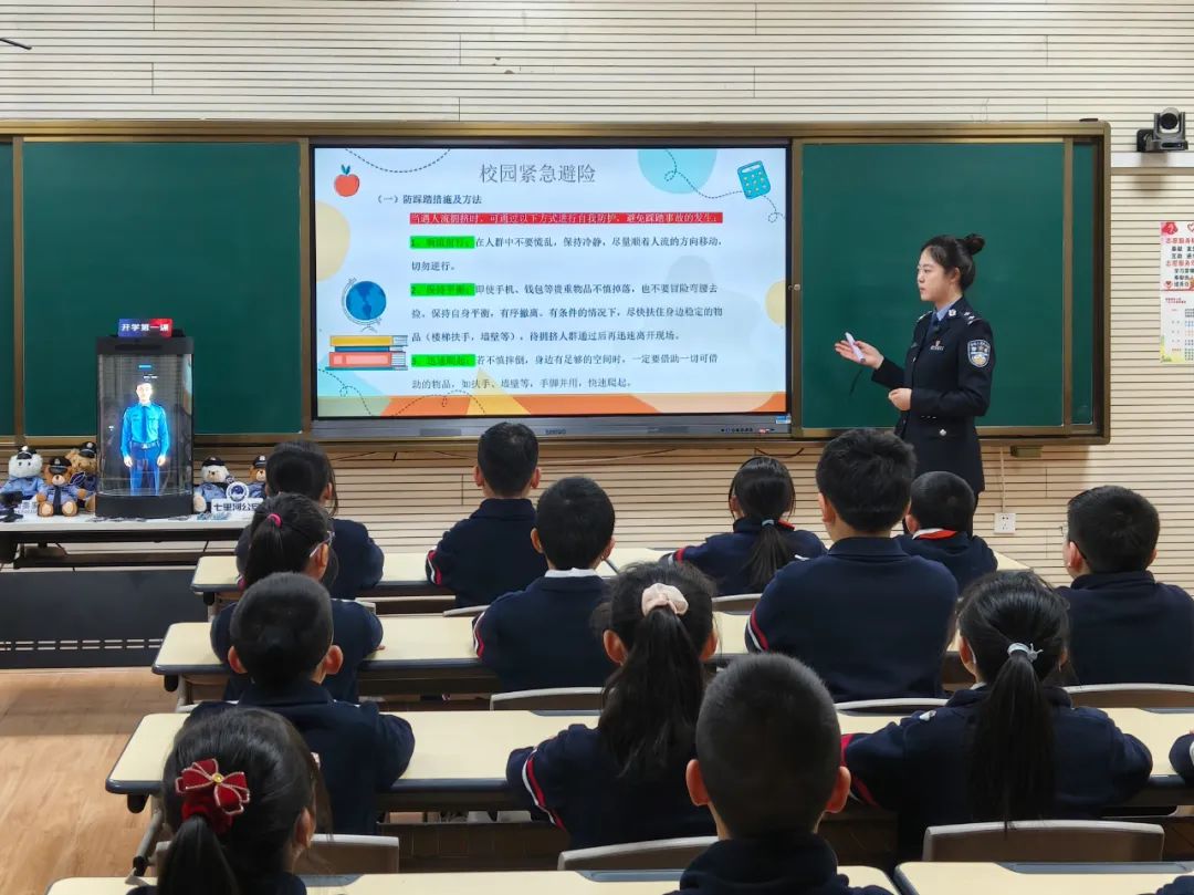 兰州公安七里河分局:拥抱AI时代,这堂“开学第一课”学子齐点赞