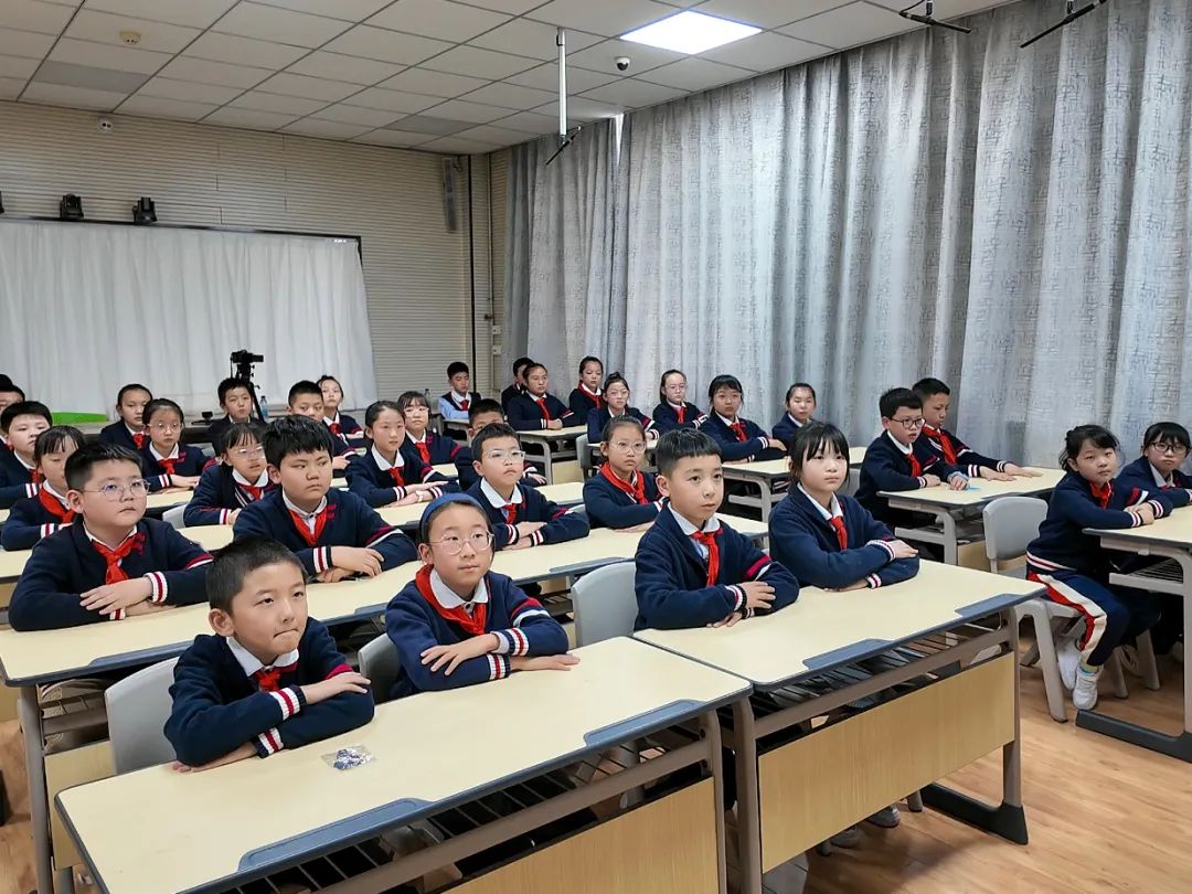 兰州公安七里河分局:拥抱AI时代,这堂“开学第一课”学子齐点赞