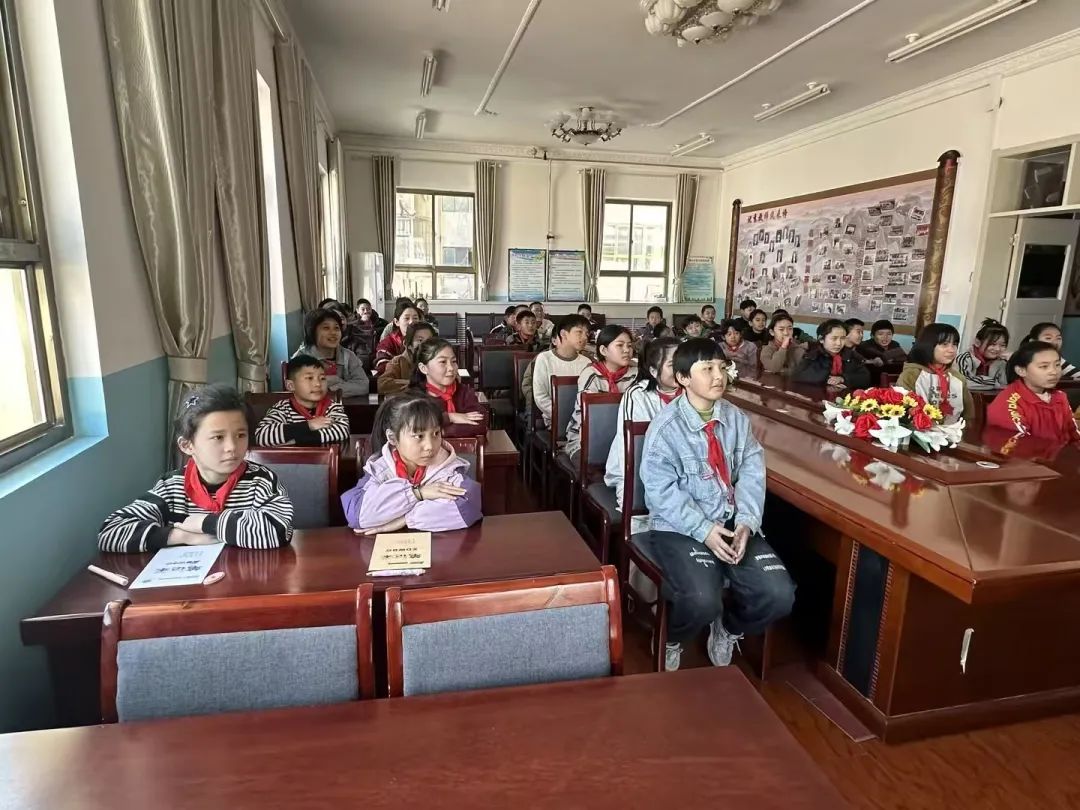 兰州公安七里河分局:拥抱AI时代,这堂“开学第一课”学子齐点赞