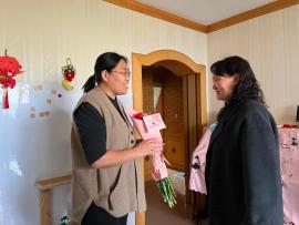 向陽而生，以花語愛——自治區(qū)婦聯(lián)“我為愛心媽媽送束花”活動溫情側(cè)記（興慶區(qū)專場）