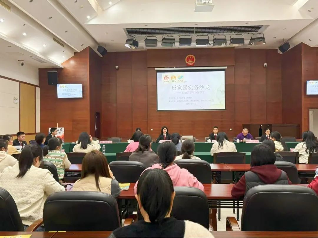 “女法官国际日”系列活动① | 巾帼法智 同心助她——女法官+女仲裁员+女职工部长 共商暖“薪”…_澎湃号·政务_澎湃新闻-The Paper