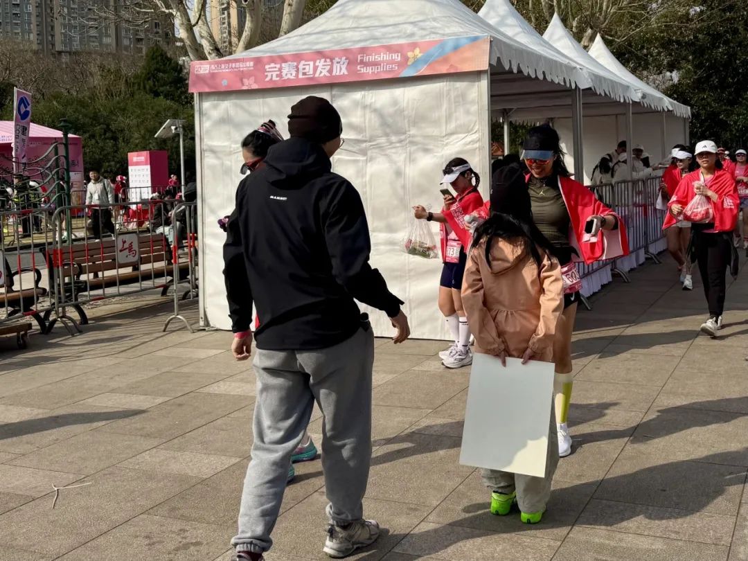 奔跑吧，妈妈！中山公园这场“亲子嘉年华”超有爱……_澎湃号·政务_澎湃新闻-The Paper