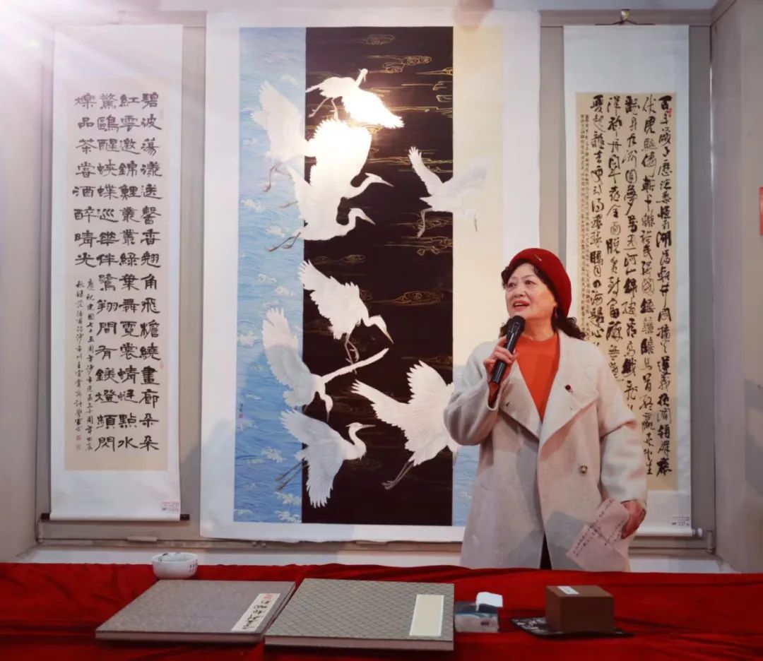 墨韵丹青绘芳华，巾帼才情绽新花