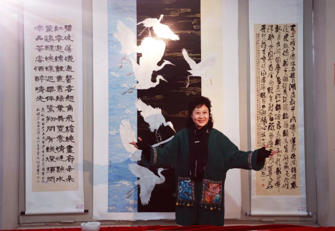 墨韵丹青绘芳华，巾帼才情绽新花