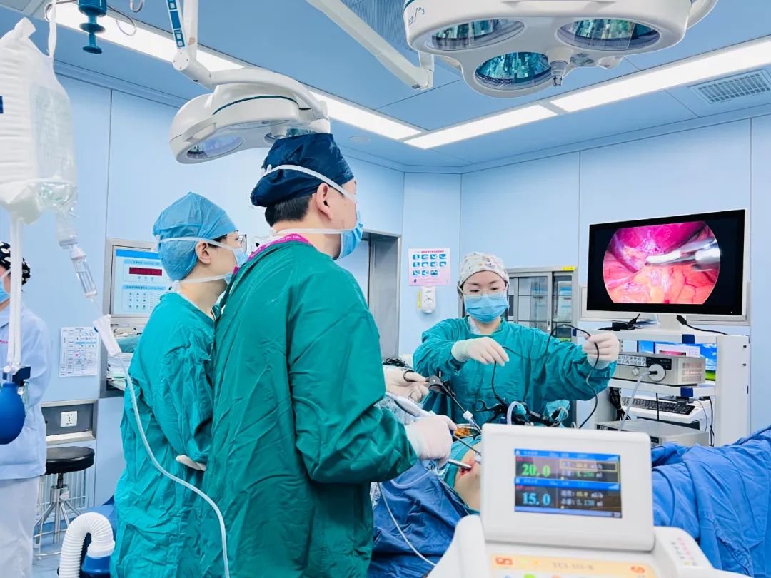 点赞!方塔中医医院完成一例腹腔镜下肾上腺肿瘤切除术