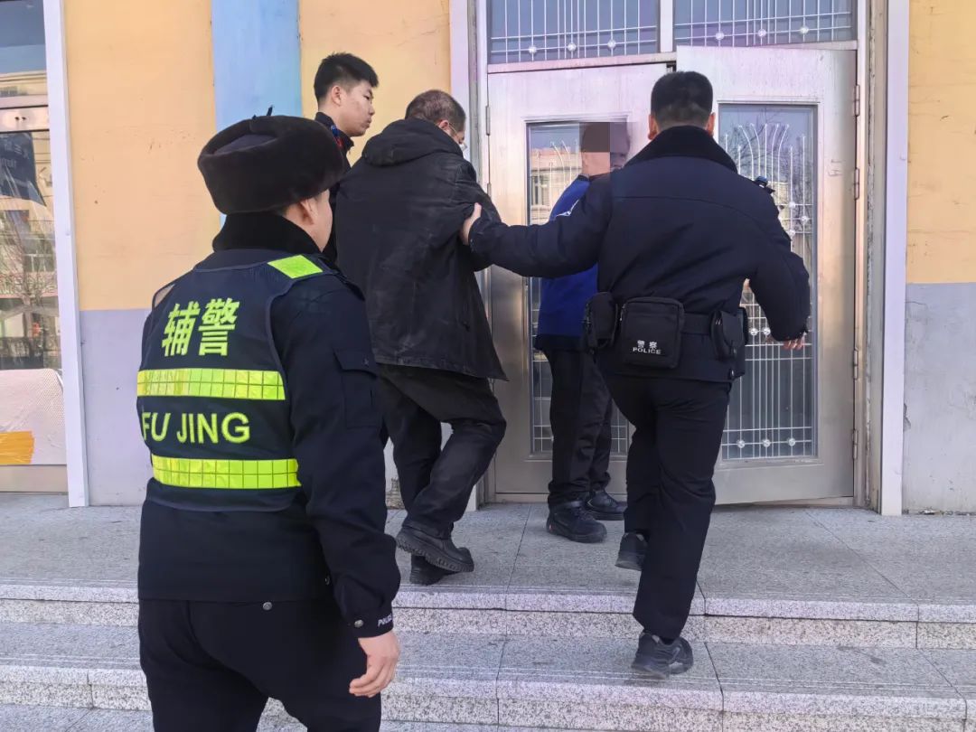 【学雷锋纪念日】救助映初心，锦旗展担当，镇赉公安的学雷锋纪念日答卷