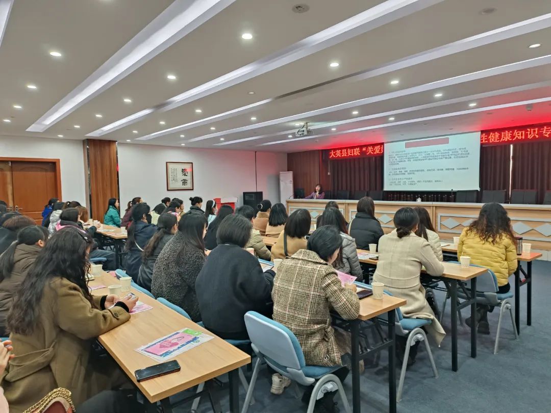 3月13日上午,大英县妇联携手县妇幼保健院在县双创中心举办"关爱她