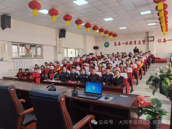 法治进校园,安全伴我行黑板报（法治进校园安全你我他手抄报）中安全教育日，