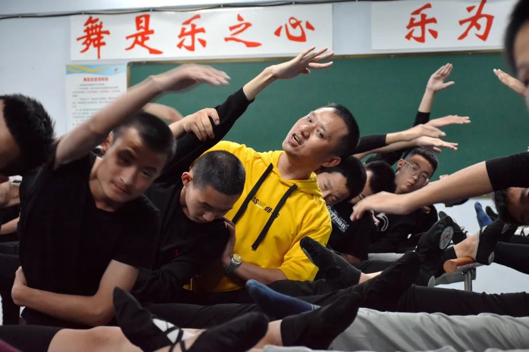 鄂尔多斯第一中学特长生考试_峰峰春华中学艺体特长生招生_峰峰矿区职教中心特长生招生