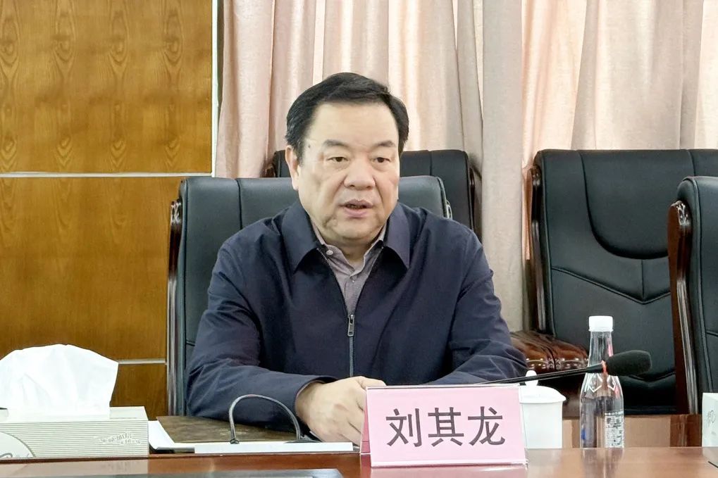要闻丨区政协主席刘其龙走访调研区建管委并看望区政协委员
