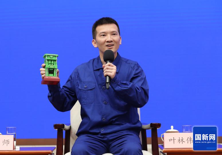 从重器车间到人民大会堂:全国劳模代表叶林伟的“举重”之路_澎湃号·政务_澎湃新闻-The Paper