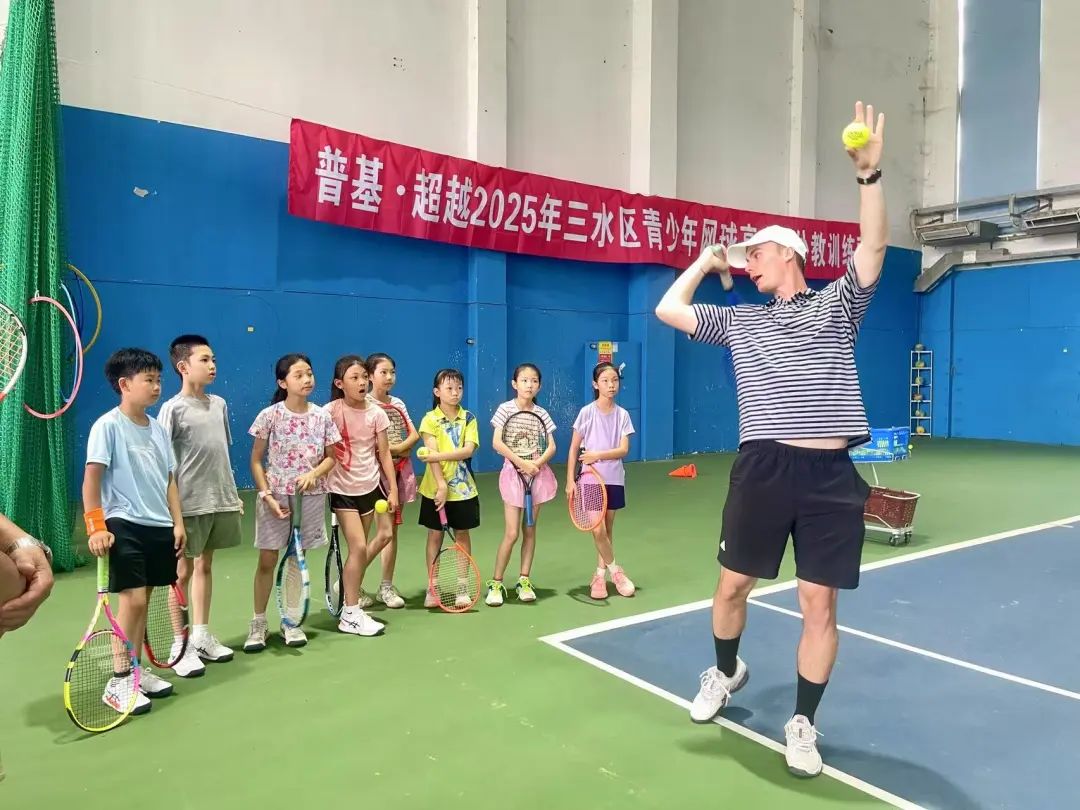 European tennis coaches are providing guidance to the primary school team members.