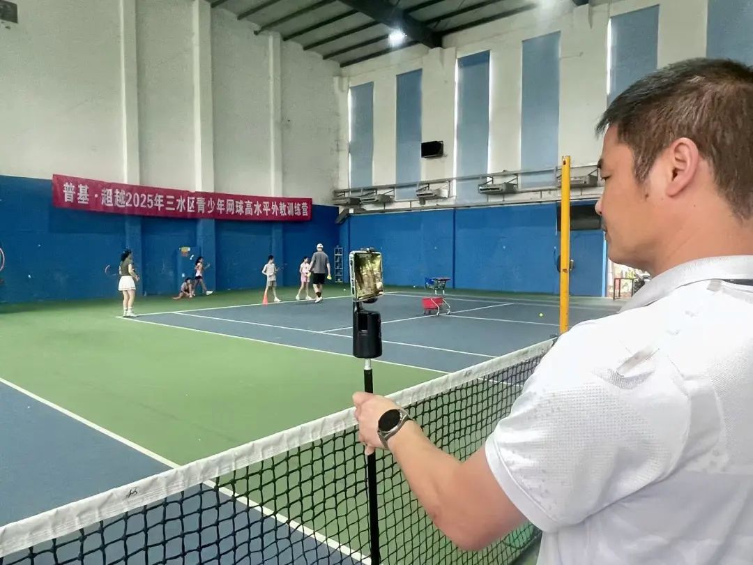 sanshui local coaching team learns professional training methods for foreign teachers.