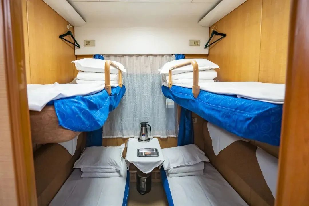 全程19天的软卧列车,出发!