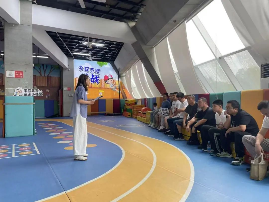 大手牵小手，父爱“攀”高峰！这场亲子活动太暖啦~_澎湃号·政务_澎湃新闻-The Paper