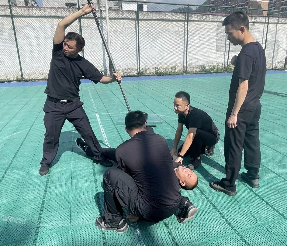 —利川法院开展司法警察实战化训练