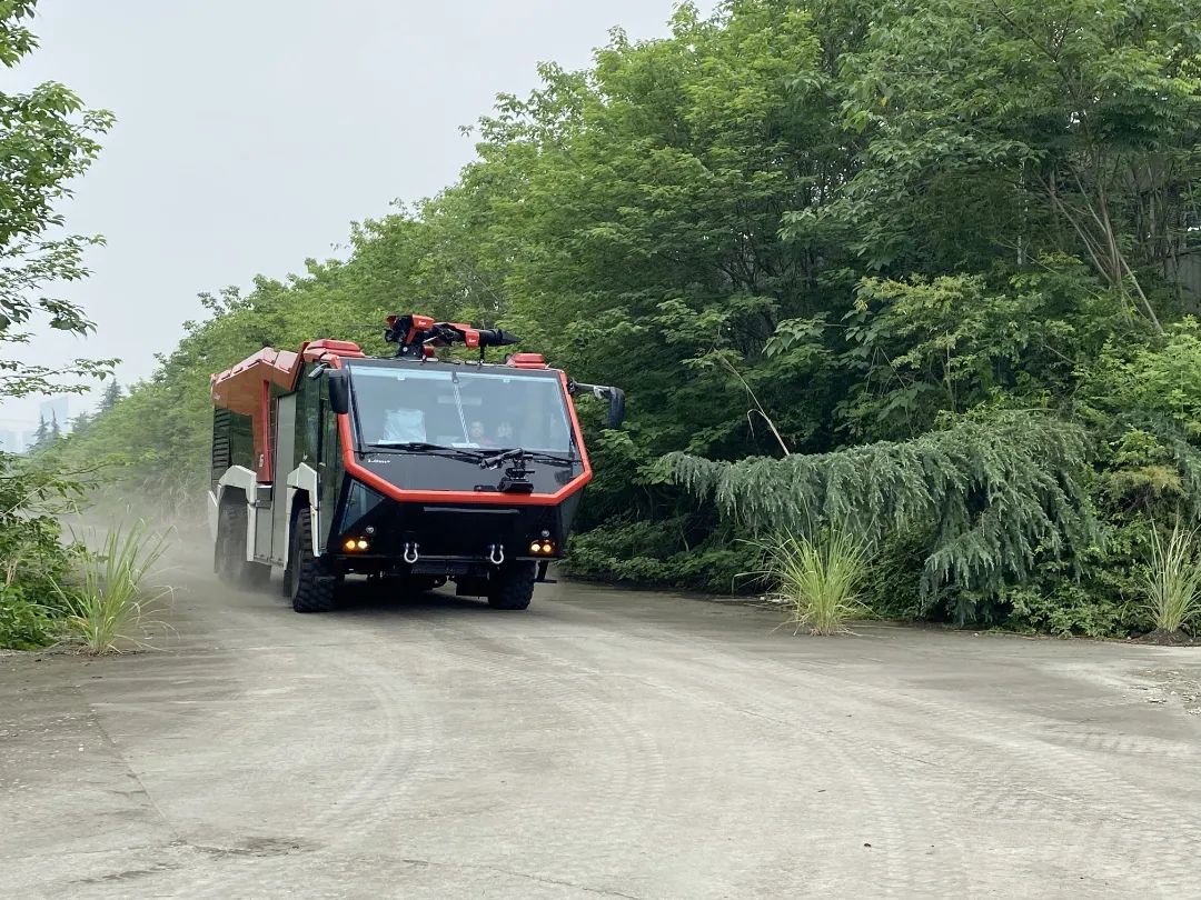 上市4个月订单约2亿元！“温江造”机场专用消防车何以受青睐