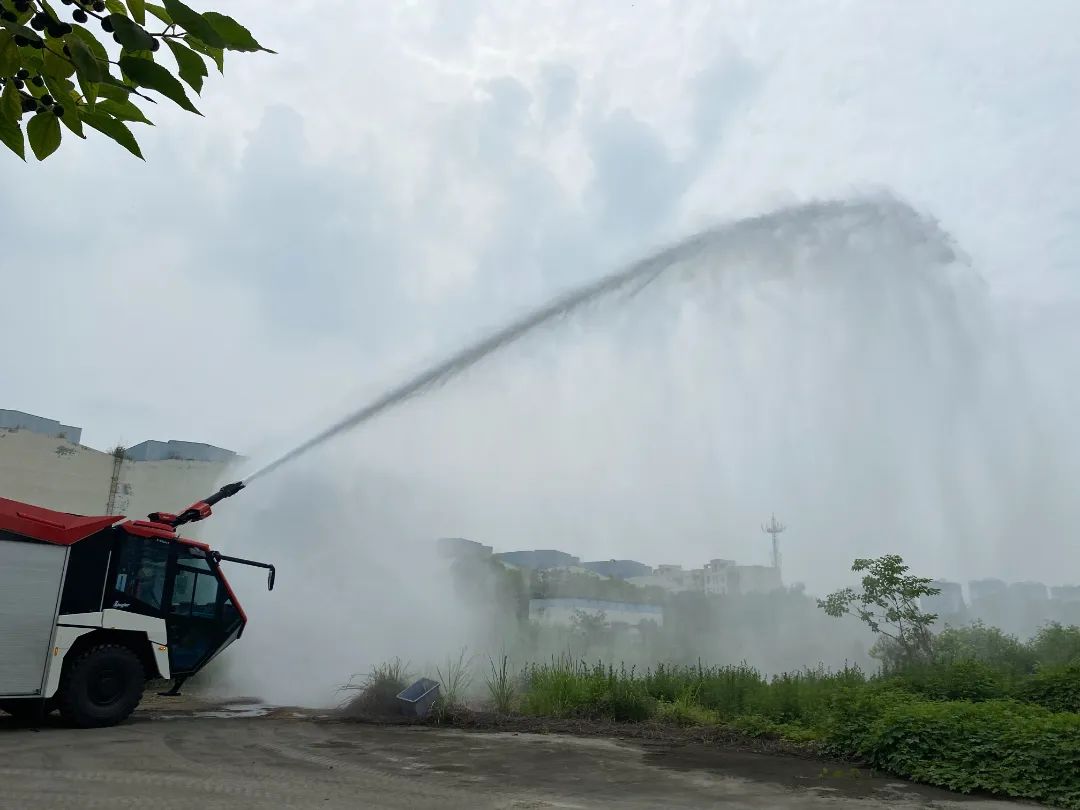 上市4个月订单约2亿元！“温江造”机场专用消防车何以受青睐