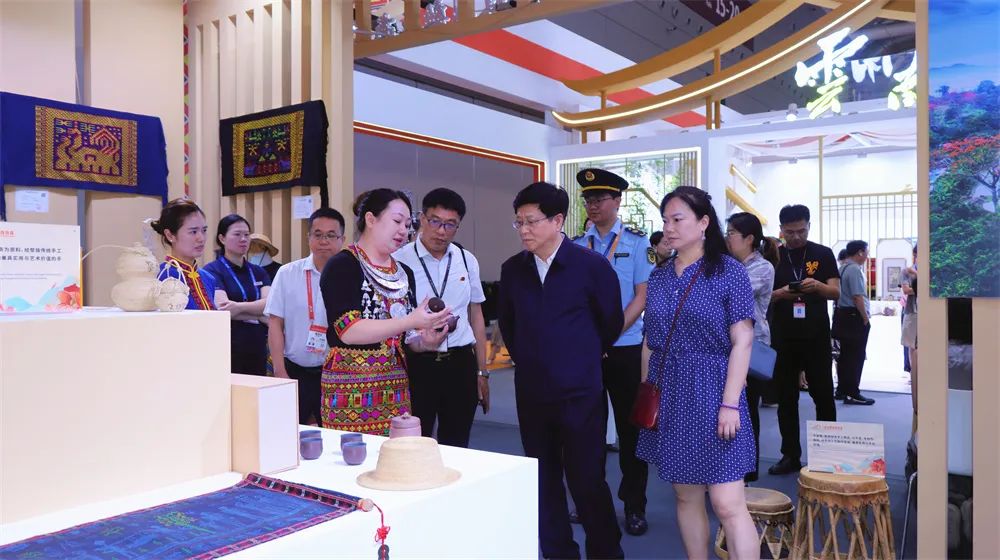 昌江非遗精品惊艳亮相深圳文博会 非遗文化与创新设计共绘文旅新篇章_澎湃号·政务_澎湃新闻-The Paper