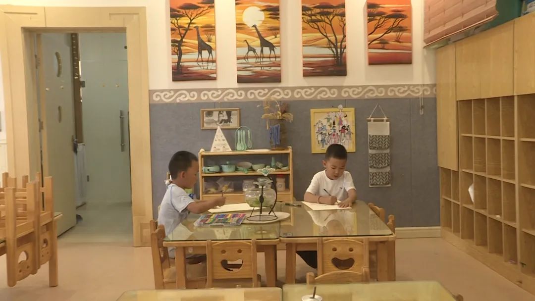  鄂托克前旗第二幼儿园将嘎艺术节 __羽毛手工作品幼儿园
