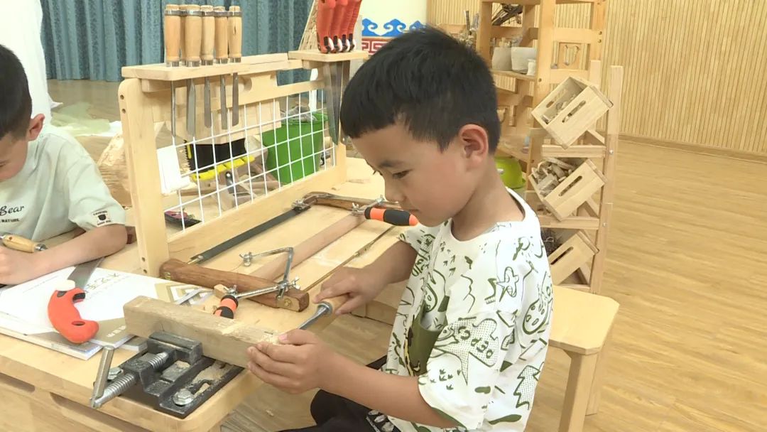 羽毛手工作品幼儿园_ 鄂托克前旗第二幼儿园将嘎艺术节 _