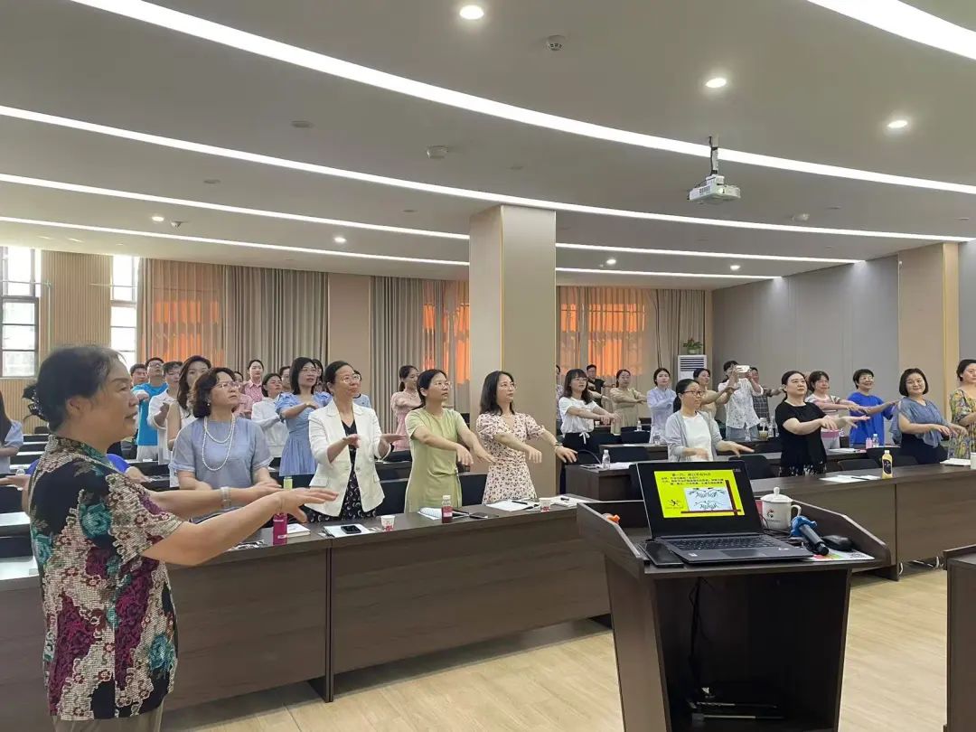 赣州市家庭教育培训 _幼儿园教师培训心得_ 婚姻家庭咨询业务培训班 