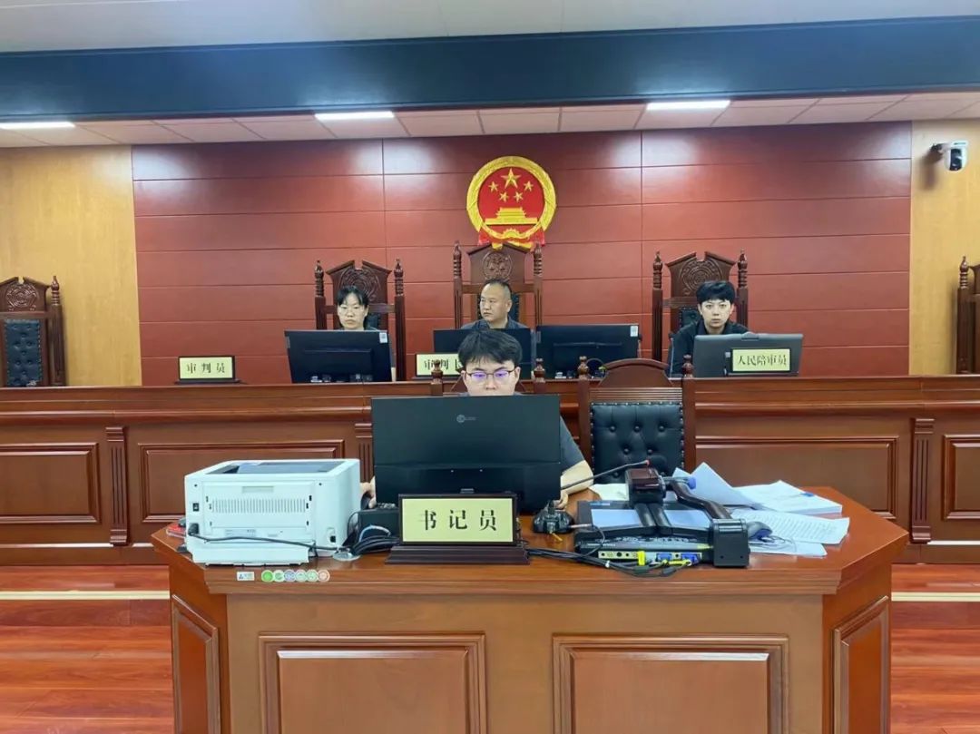 靖边法院与县司法局联合开展旁听庭审活动