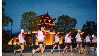 用双脚丈量迷人景致~这场夜跑活动你参与了吗