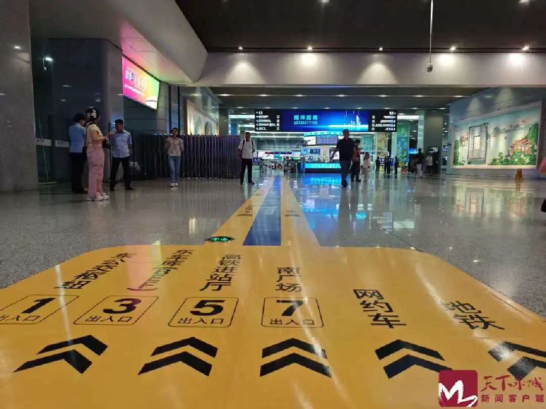 济南东站高铁转地铁免安检首日 乘客体验“丝滑”换乘