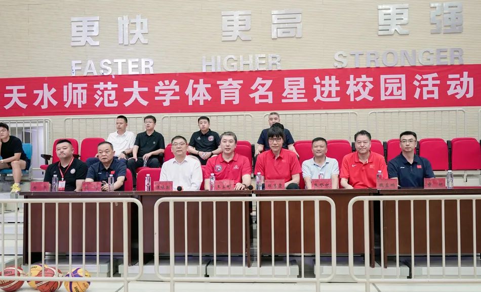 天水师范大学篮球交流指导活动_郑海霞王立彬校园篮球发展_郑海霞亲临助力，兰州市青少年篮球活动点燃校园激情！
