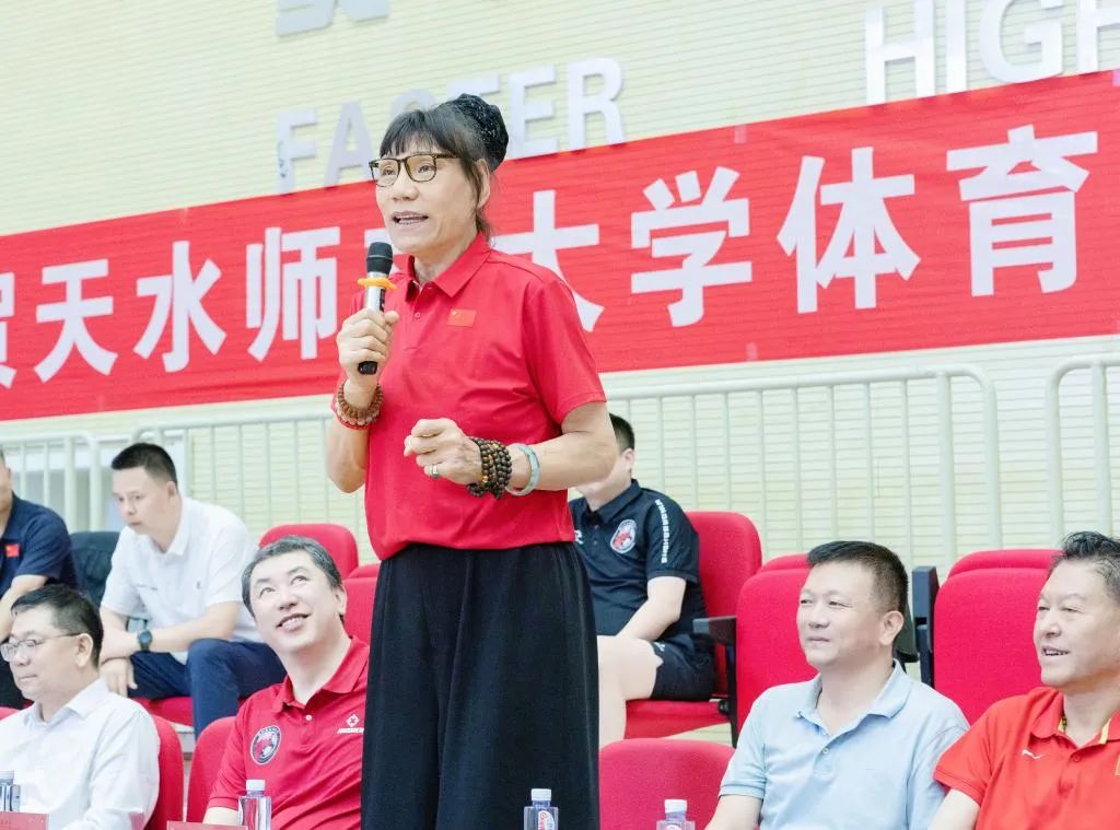 郑海霞亲临助力，兰州市青少年篮球活动点燃校园激情！_天水师范大学篮球交流指导活动_郑海霞王立彬校园篮球发展