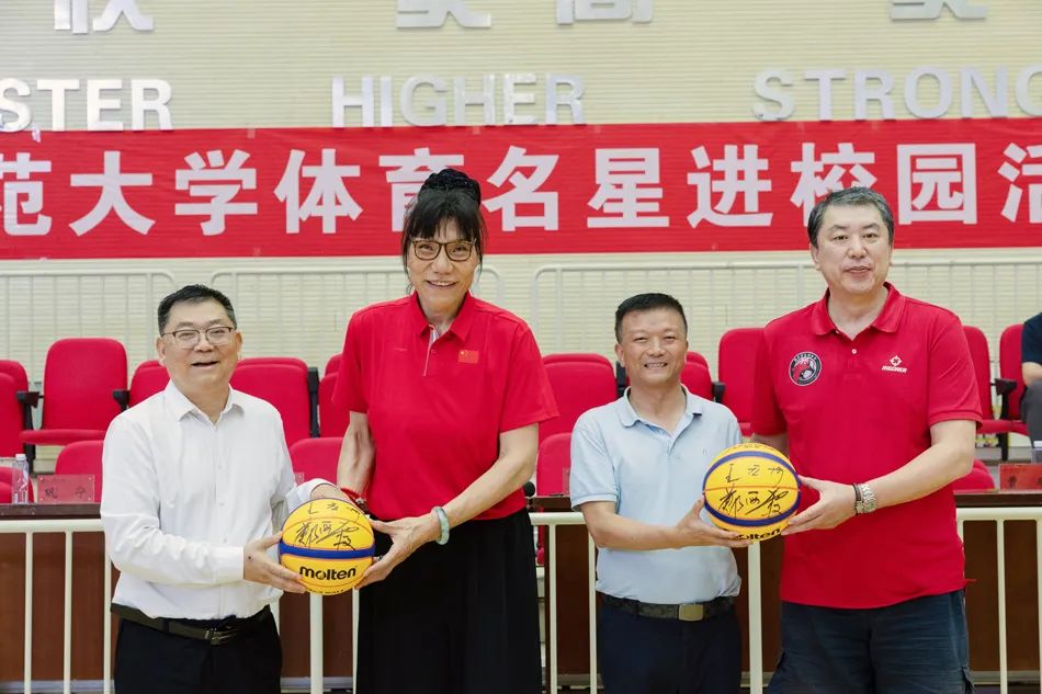 郑海霞亲临助力，兰州市青少年篮球活动点燃校园激情！_郑海霞王立彬校园篮球发展_天水师范大学篮球交流指导活动