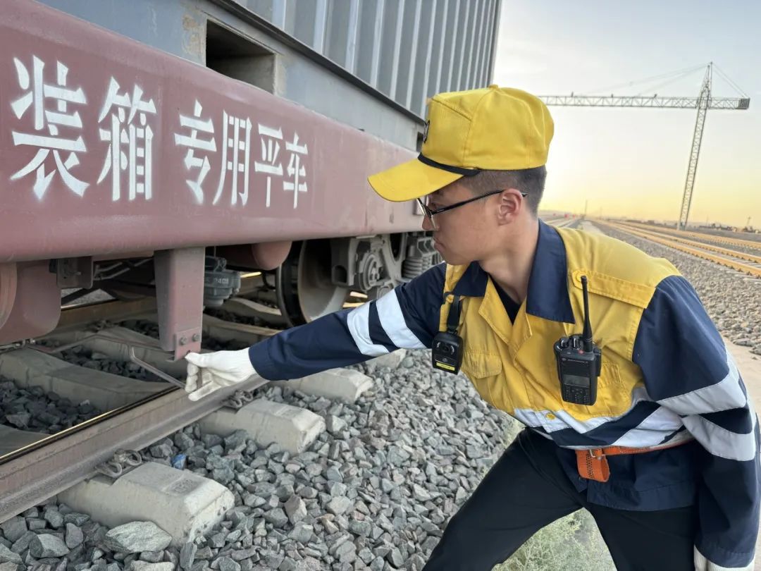 烈日下的安全“马拉松”