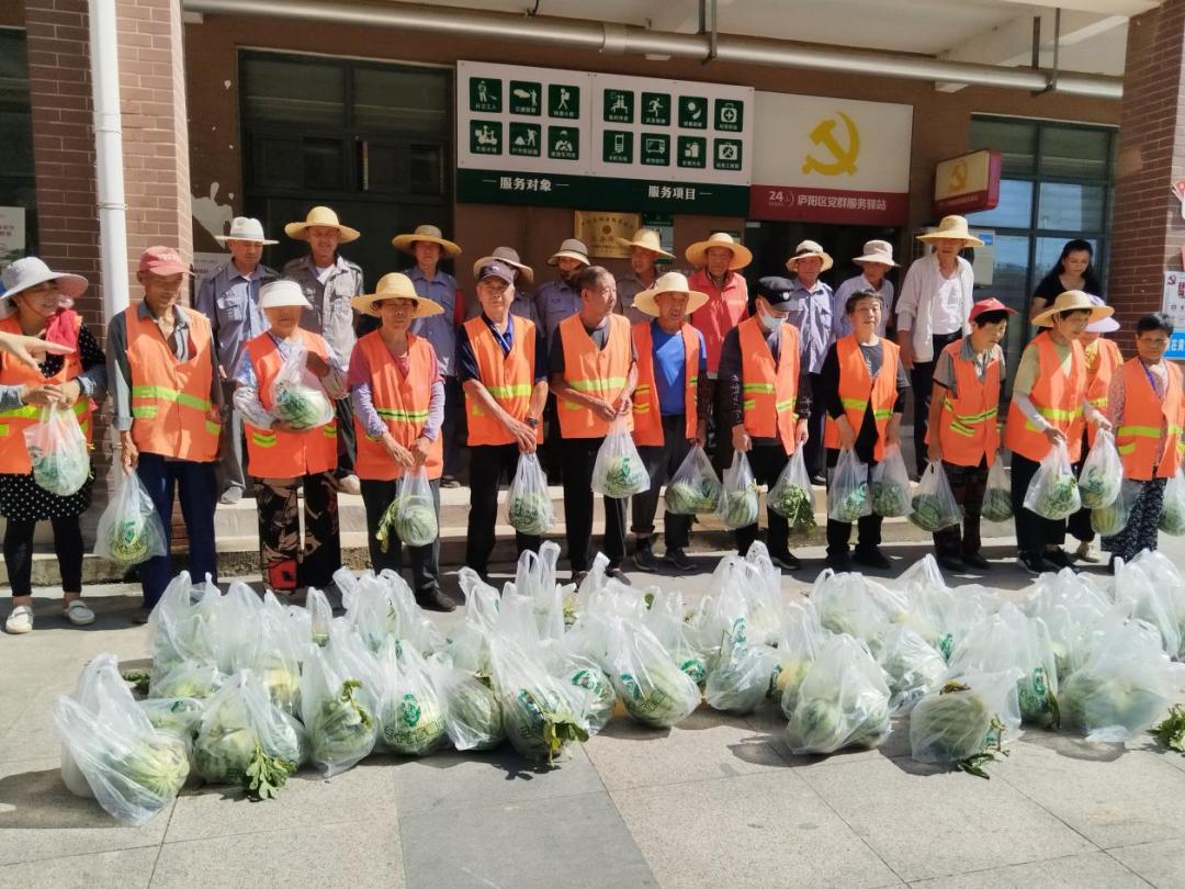 夏日送清凉 巾帼沁人心 | 区妇联携手女企协为辖区户外劳动者送清凉_澎湃号·政务_澎湃新闻-The Paper