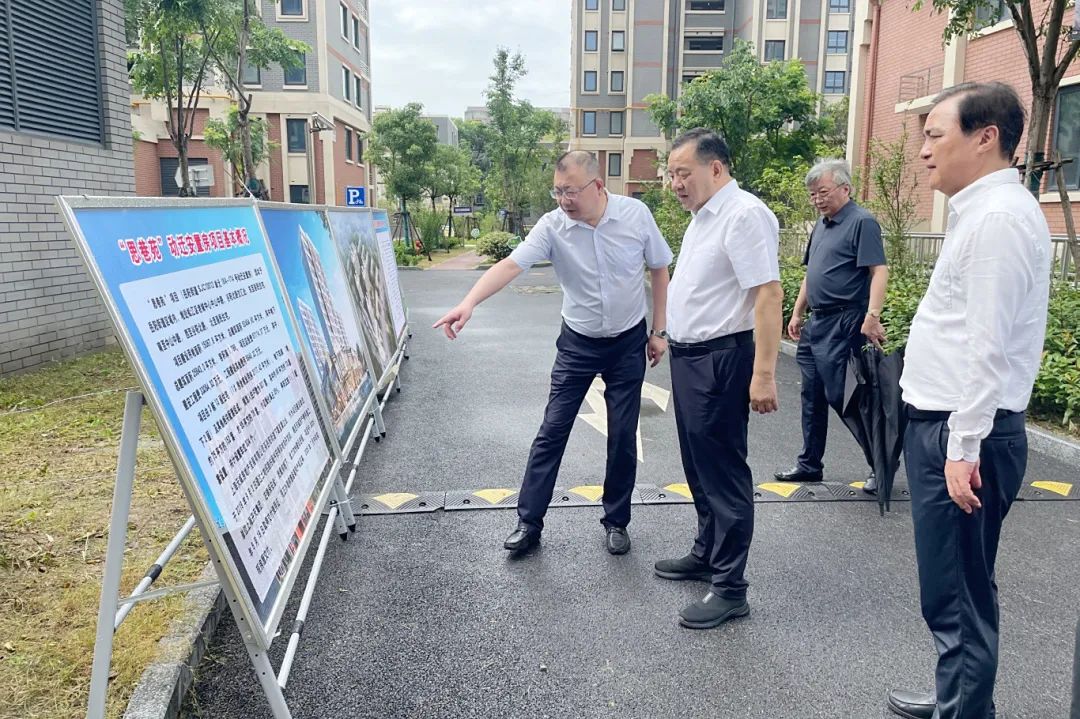 要闻丨区政协主席刘其龙带队赴区房管局走访调研_澎湃号·政务_澎湃新闻-The Paper