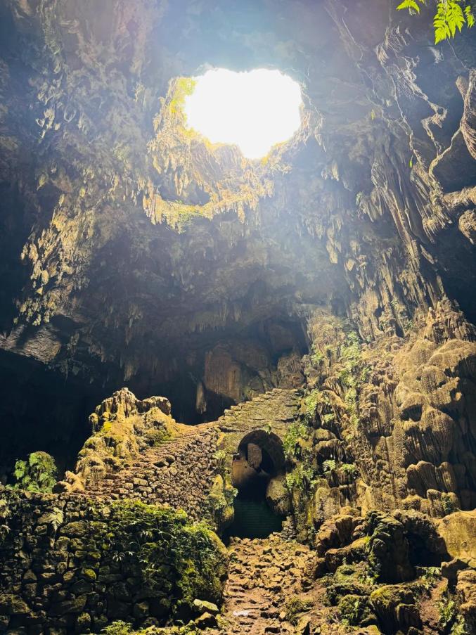 它是贵州的“精华”所在！避暑和小吃都是满分！今夏，就来21℃的安顺打卡~