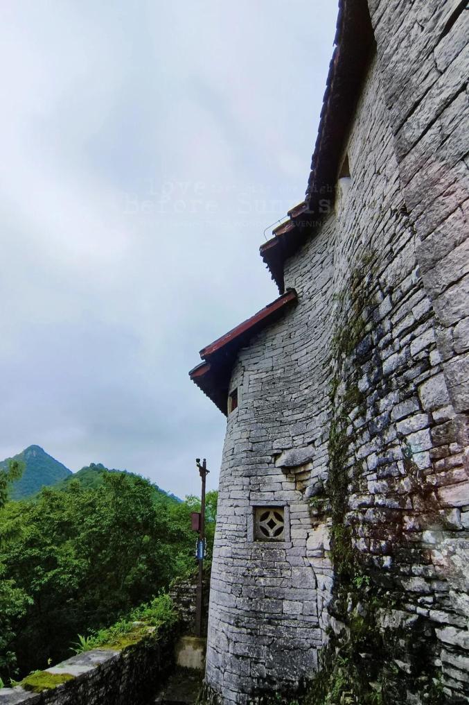 它是贵州的“精华”所在！避暑和小吃都是满分！今夏，就来21℃的安顺打卡~