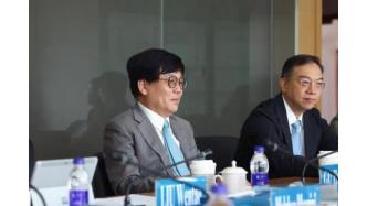 国际展览局秘书长科肯切斯访问上海
